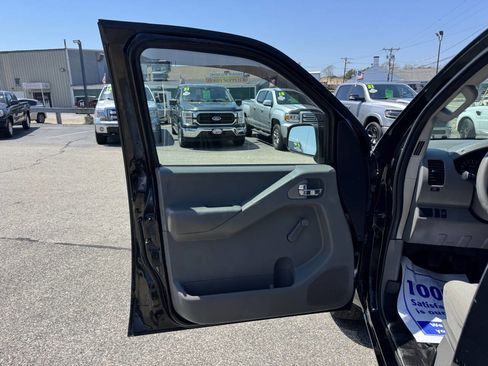 Used 2013 Nissan Frontier S AWD/4WD image 18