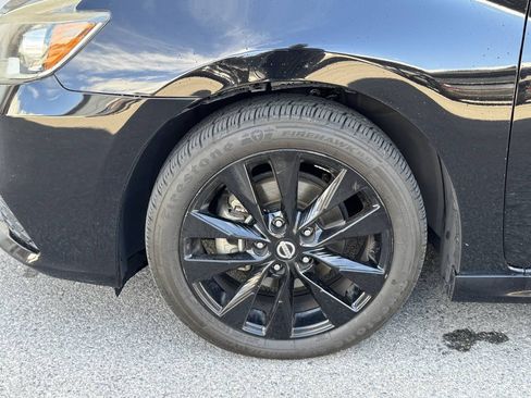 Used 2017 Nissan Sentra SR w/ SR Midnight Edition FWD image 11