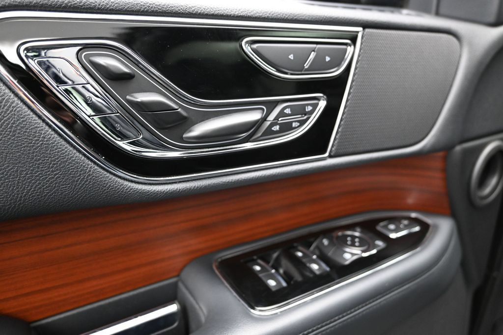 Used 2022 Lincoln Navigator L Reserve AWD/4WD image 20