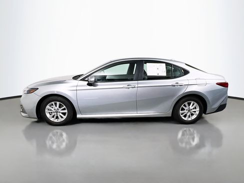 Used 2025 Toyota Camry LE FWD image 9