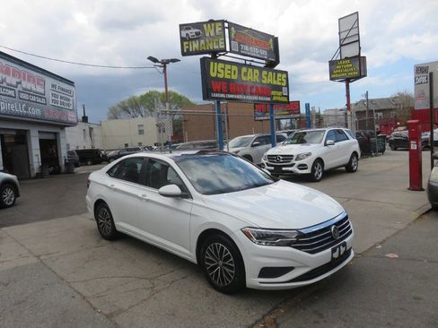 Used 2019 Volkswagen Jetta SE image 3