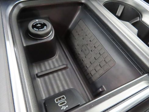 Used 2025 Ford Expedition Active image 68