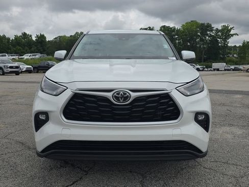 Used 2023 Toyota Highlander LE FWD image 8