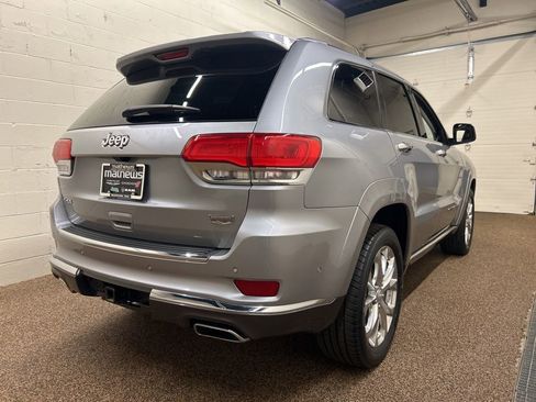 Used 2019 Jeep Grand Cherokee Summit AWD/4WD image 2