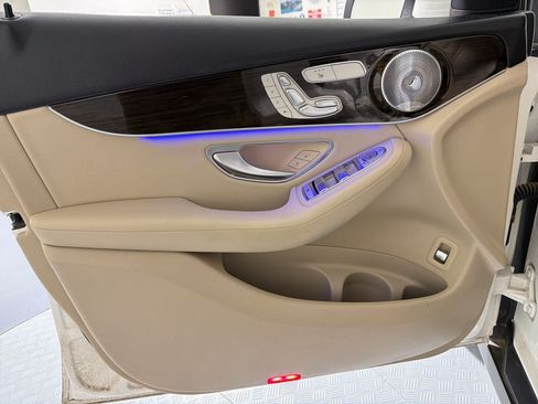 Used 2020 Mercedes-Benz GLC 300 image 8