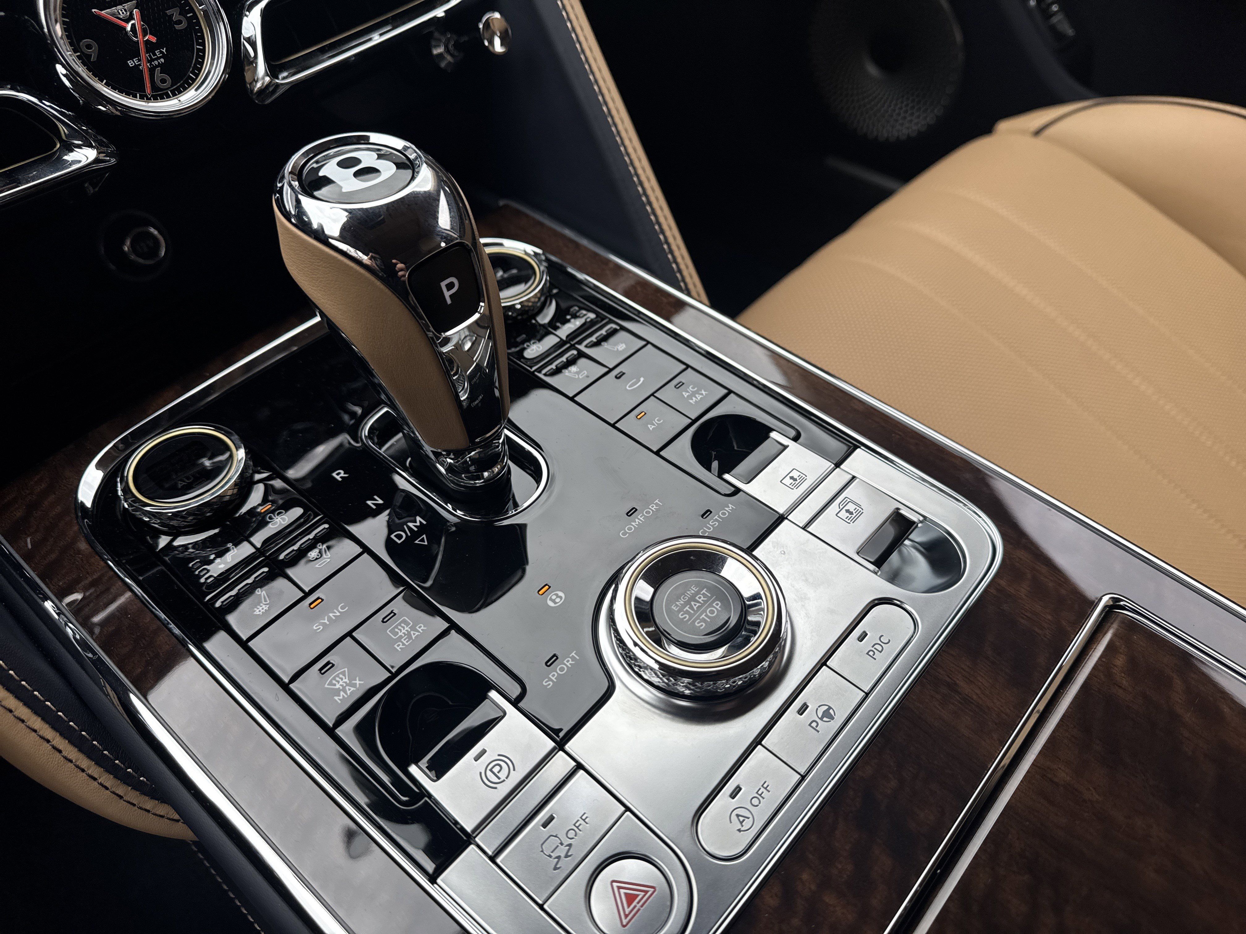 Used 2024 Bentley Flying Spur V8 AWD/4WD image 18