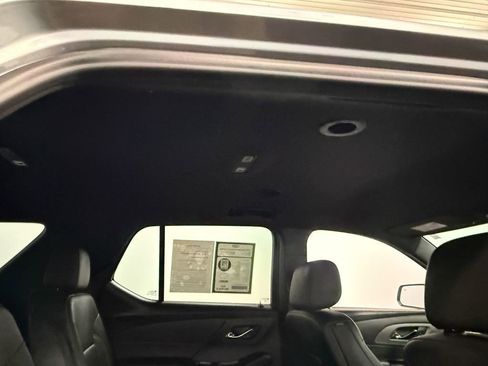 Used 2023 Chevrolet Traverse LT image 69