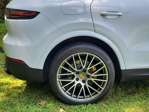 Used 2022 Porsche Cayenne Platinum Edition w/ Premium Package Plus AWD/4WD image 18