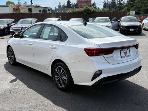 Used 2023 Kia Forte LXS w/ LXS Technology Package FWD image 5