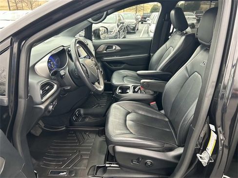 Used 2020 Chrysler Pacifica Touring-L w/ Advanced Safetytec Group image 22