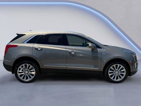 Used 2018 Cadillac XT5 Platinum w/ Driver Assist Package AWD/4WD image 2