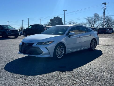 Used 2021 Toyota Avalon Limited image 9