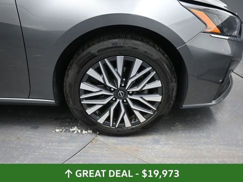 Used 2024 Nissan Altima 2.5 SV image 20