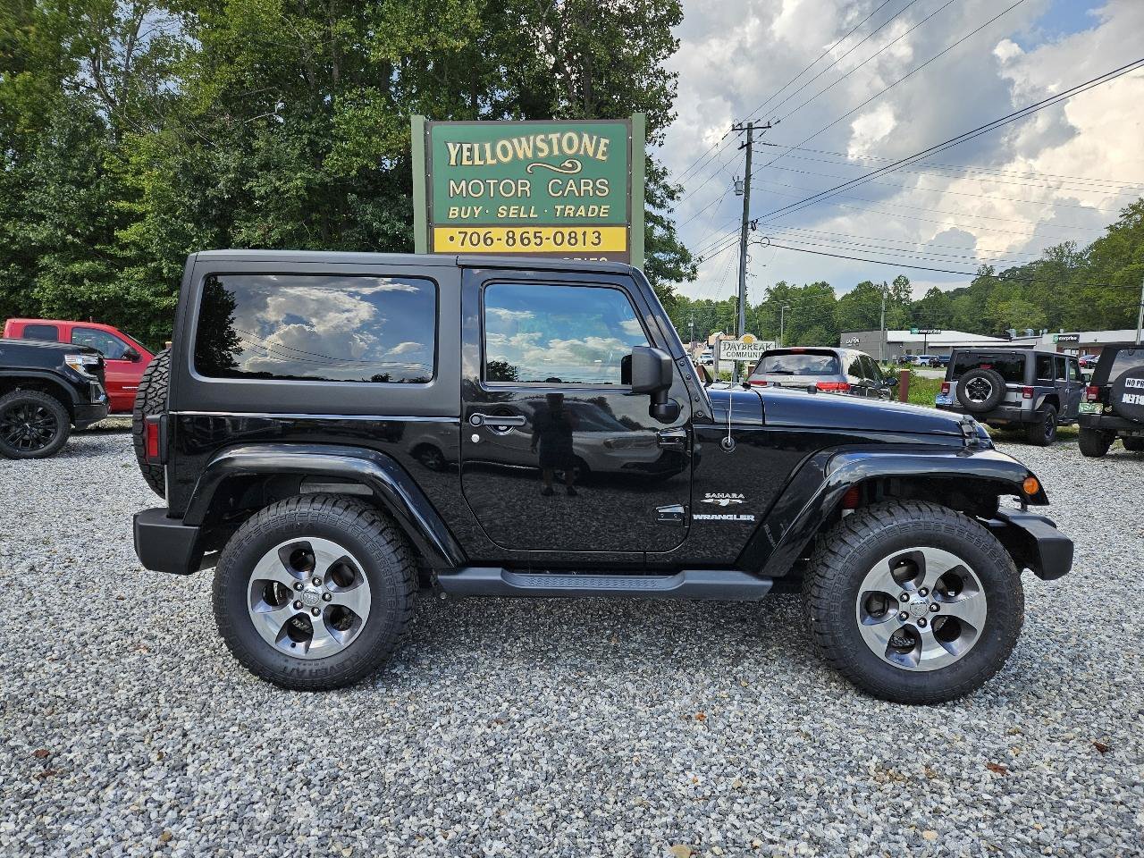 Used 2016 Jeep Wrangler Sahara w/ Connectivity Group AWD/4WD image 1