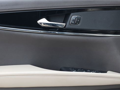 Used 2023 Lincoln Nautilus FWD w/ Premium Package image 27