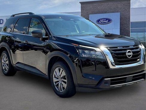 Used 2025 Nissan Pathfinder SV FWD image 1