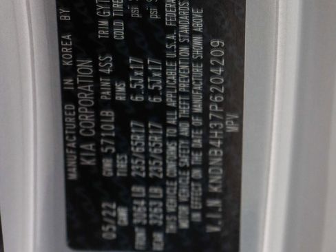 Used 2023 Kia Carnival LX image 33