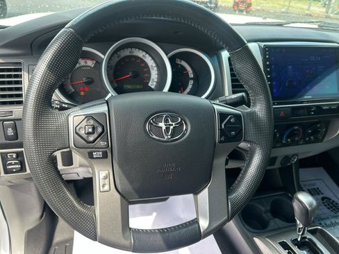 Used 2014 Toyota Tacoma PreRunner w/ TRD Off-Road Package image 17