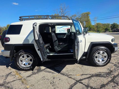 Used 2010 Toyota FJ Cruiser 4WD image 8