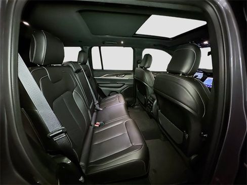 New 2025 Jeep Grand Cherokee Limited w/ Luxury Tech Group II image 31