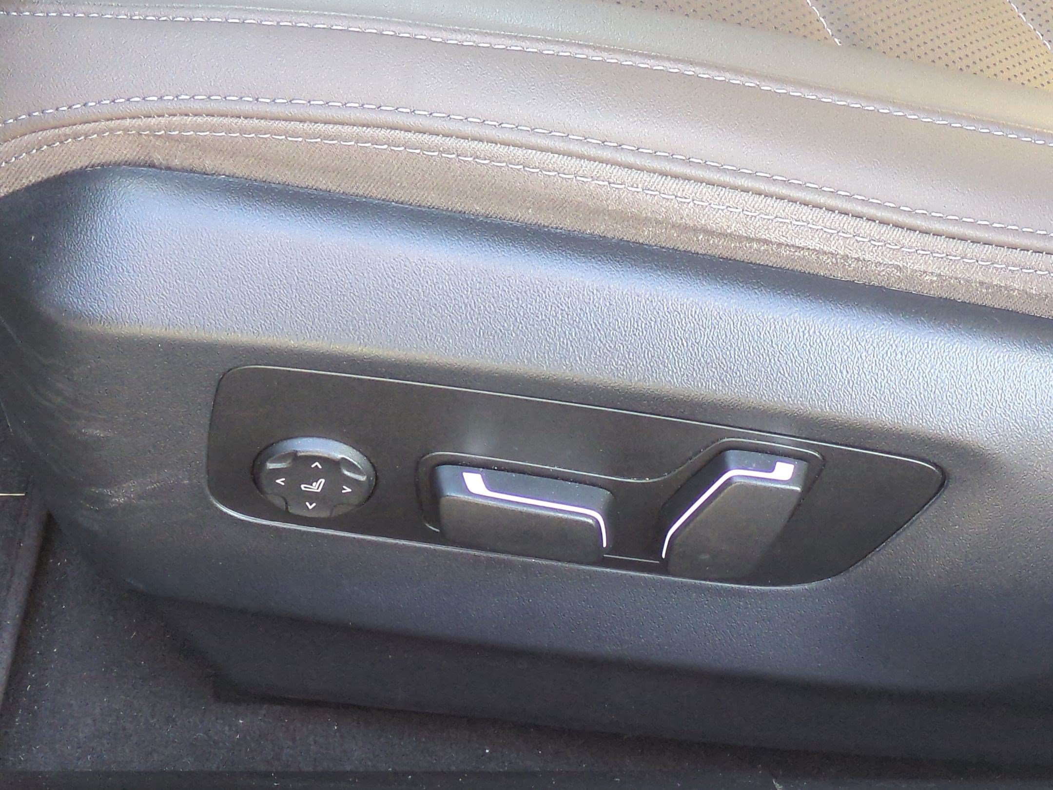 Used 2024 BMW i5 eDrive40i w/ Executive Package RWD image 17