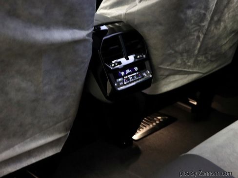 Used 2026 BMW iX xDrive60 image 26