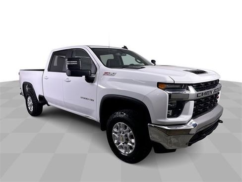 Used 2023 Chevrolet Silverado 2500 LT image 2