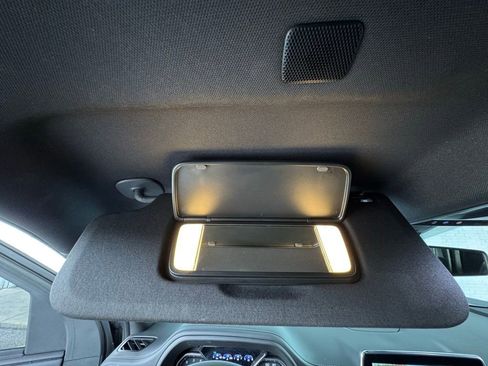 Used 2021 GMC Yukon SLE image 40