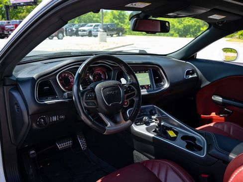 Used 2019 Dodge Challenger SRT Hellcat RWD image 22