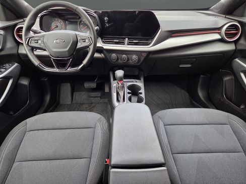 Used 2025 Chevrolet Trax RS FWD image 19