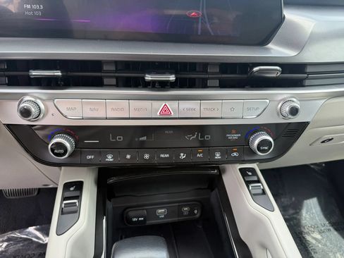 Used 2024 Kia Telluride S AWD/4WD image 19