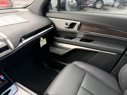 Used 2026 Cadillac Vistiq Luxury image 25