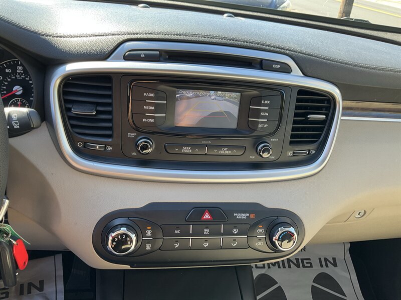 Used 2017 Kia Sorento AWD image 26