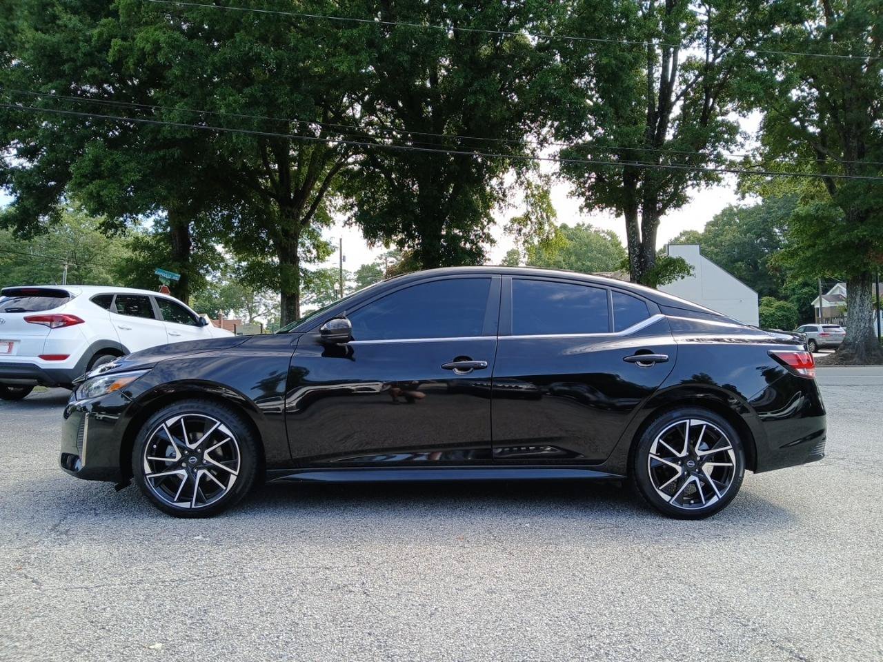 Used 2024 Nissan Sentra SR FWD image 1