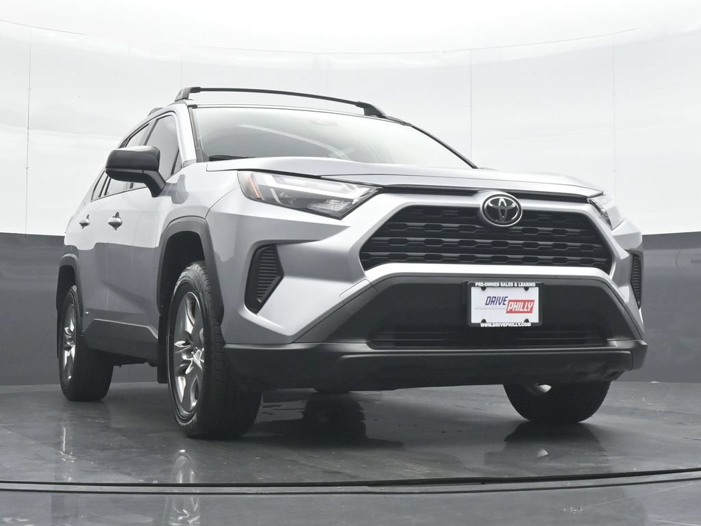 Used 2025 Toyota RAV4 LE AWD/4WD image 33