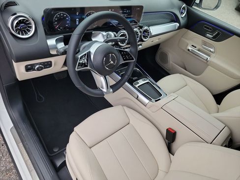 New 2025 Mercedes-Benz GLB 250 4MATIC image 9