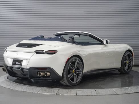 Used 2025 Ferrari Roma Spider image 5