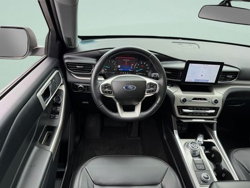 Used 2022 Ford Explorer XLT w/ Equipment Group 202A AWD/4WD image 7