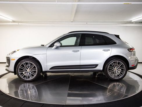 Certified 2026 Porsche Macan AWD/4WD image 3