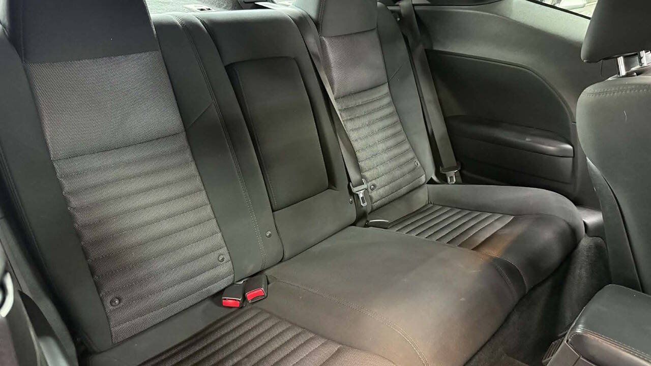 Used 2014 Dodge Challenger R/T RWD image 17