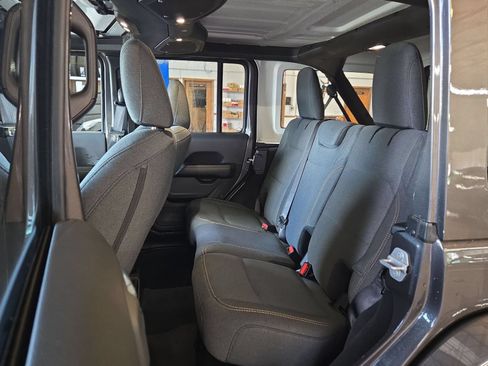 Used 2025 Jeep Wrangler Unlimited Sahara AWD/4WD image 23