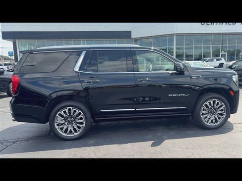 Used 2024 GMC Yukon Denali Ultimate AWD/4WD image 9
