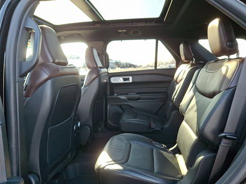 Used 2020 Ford Explorer Platinum w/ Premium Technology Package image 11