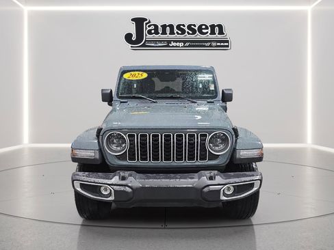 Used 2025 Jeep Wrangler Unlimited Sahara AWD/4WD image 7