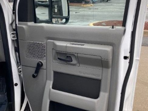 Used 2014 Ford E-150 and Econoline 150 image 11