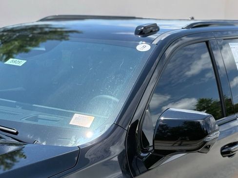 New 2026 Cadillac Escalade ESV V AWD/4WD image 11
