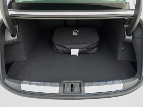 Certified 2025 Porsche Taycan image 27