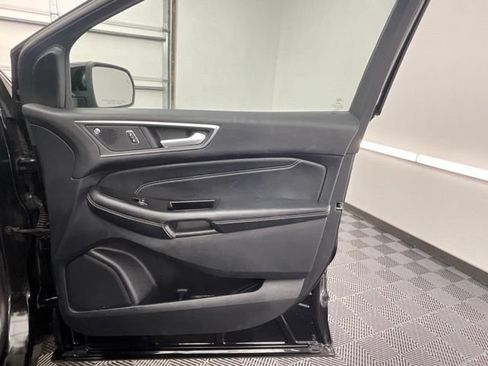 Used 2020 Ford Edge Titanium FWD image 9