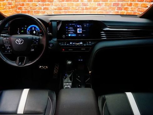 Used 2025 Toyota Camry SE w/ Convenience Package FWD image 10