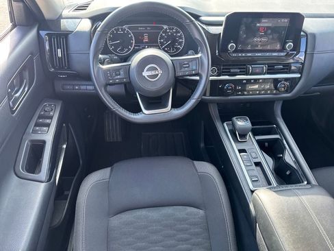 Used 2024 Nissan Pathfinder SV FWD image 17